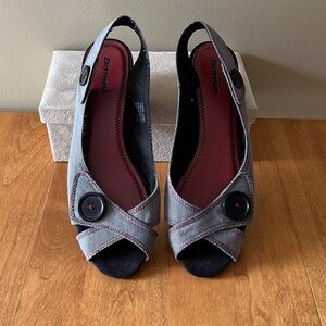 Bongo size 8 1/2 Fabric Criss Cross flat sandals. Button on top & back strap